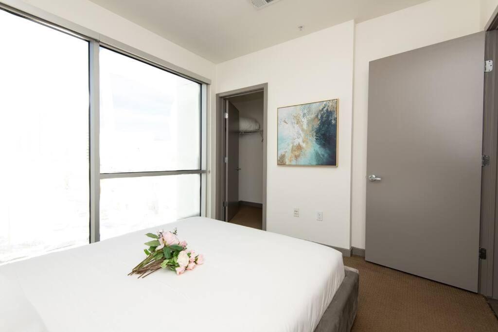 Centrally Located Apartments With Free Parking Glendale Exterior photo