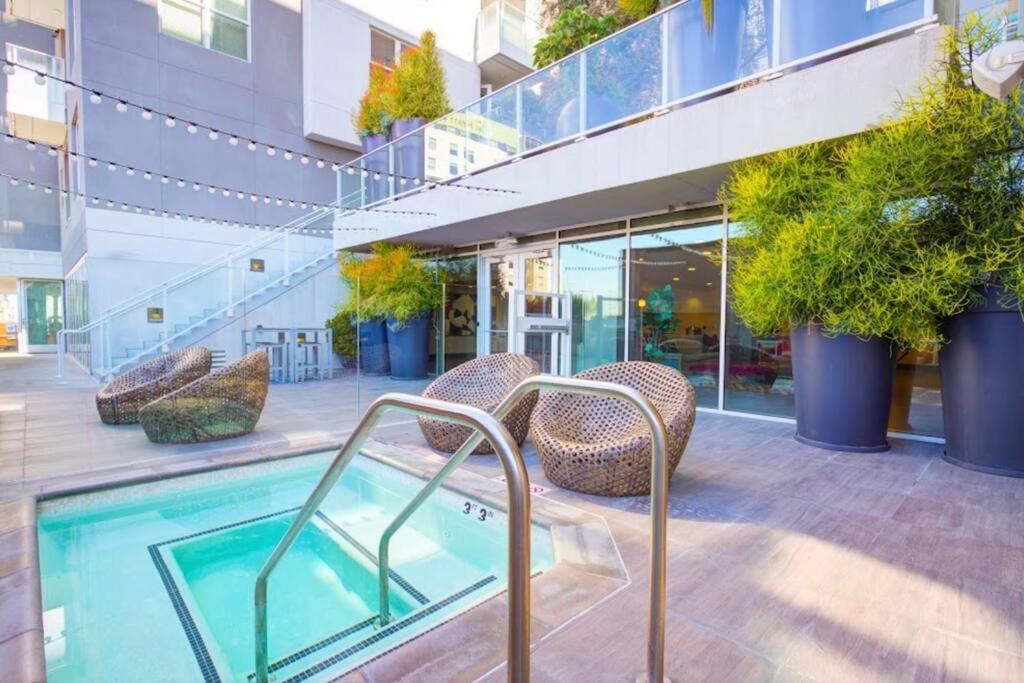 Centrally Located Apartments With Free Parking Glendale Exterior photo